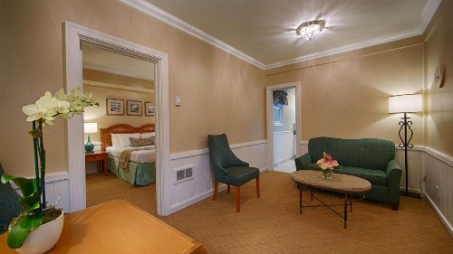 Carmel Bay View Inn - image 14