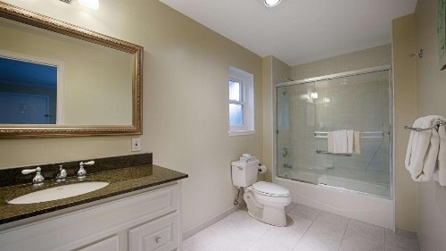 Carmel Bay View Inn - image 22