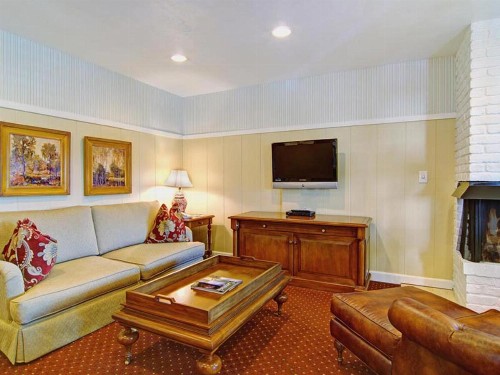 Wayside Inn - image 2