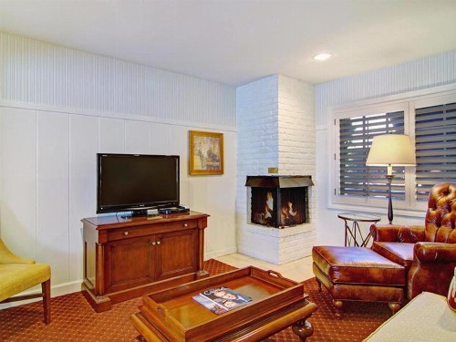 Wayside Inn - image 5