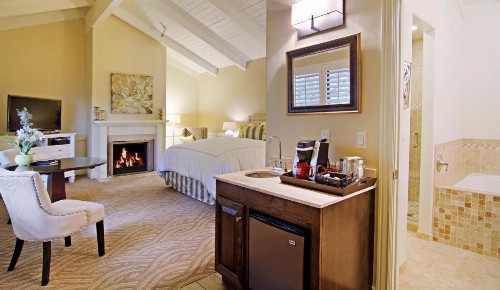 Carriage House Inn - image 13