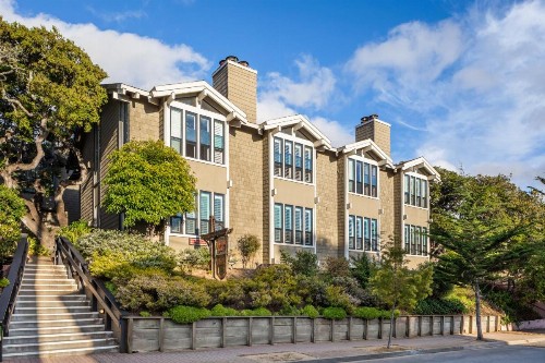Carriage House Inn - image 2