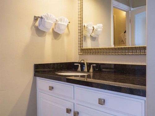 Carriage House Inn - image 24