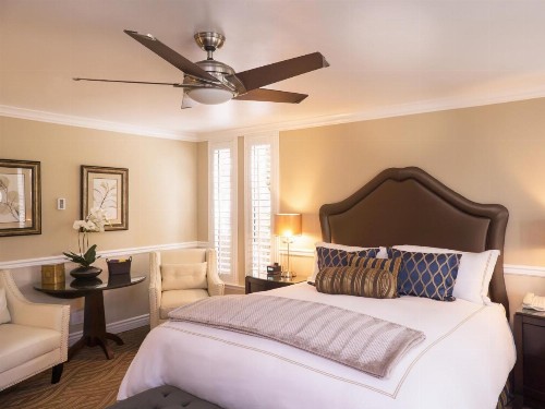 Carriage House Inn - image 25