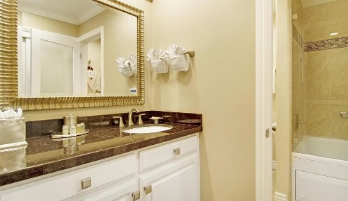 Carriage House Inn - image 31