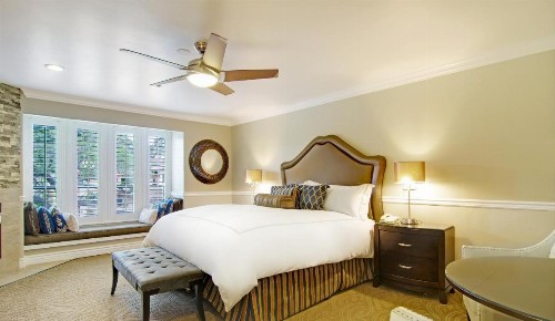 Carriage House Inn - image 33