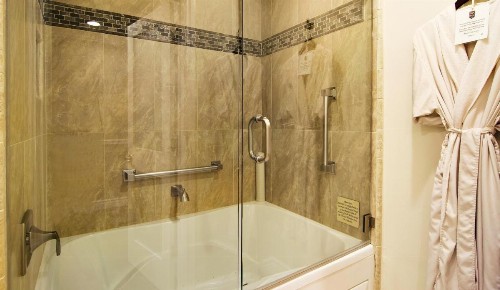 Carriage House Inn - image 35