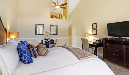 Carriage House Inn - image 38