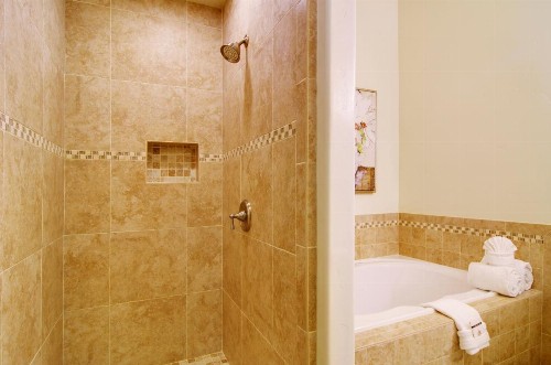 Carriage House Inn - image 44