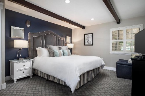 Candle Light Inn - image 6