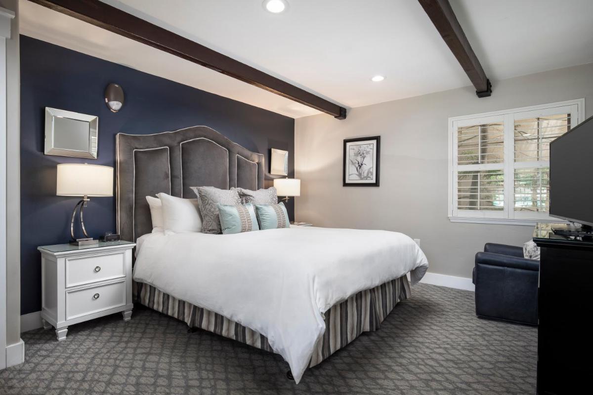 Candle Light Inn - image 6