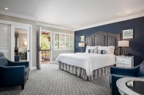 Candle Light Inn - image 9