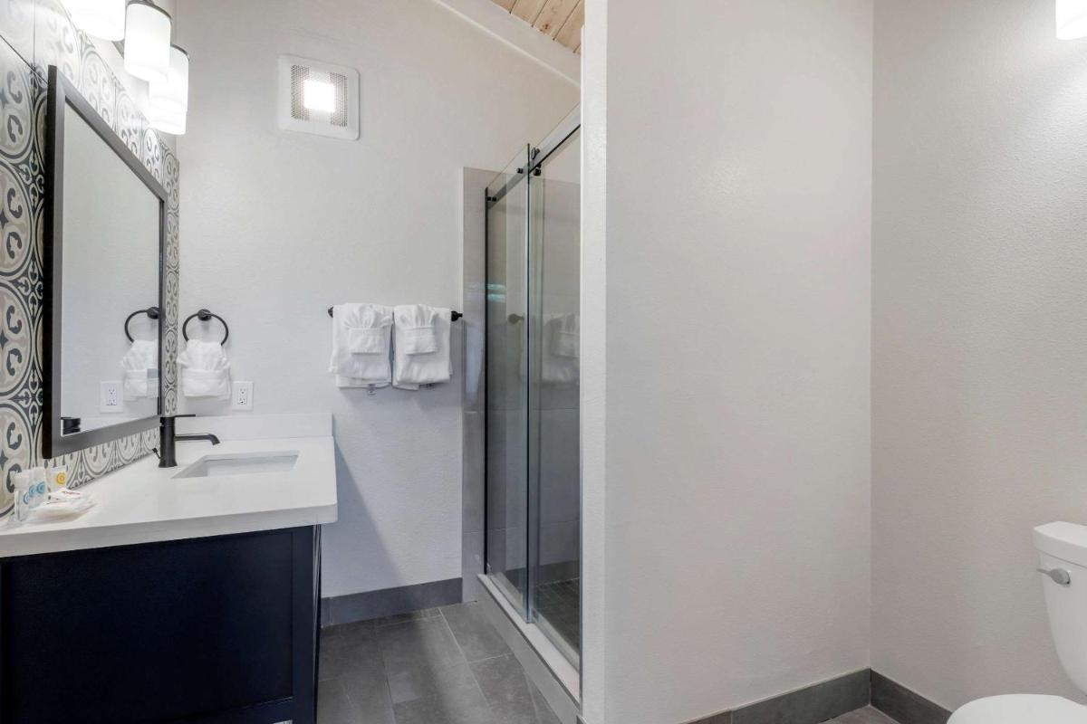 Comfort Inn Carmel By the Sea - image 3