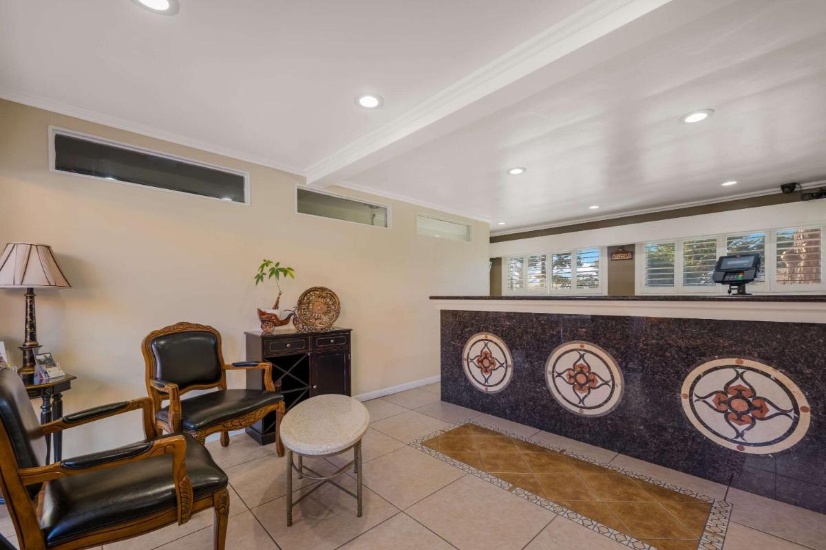 Carmel Oaks - Clarion Collection - Carmel By The Sea - image 6