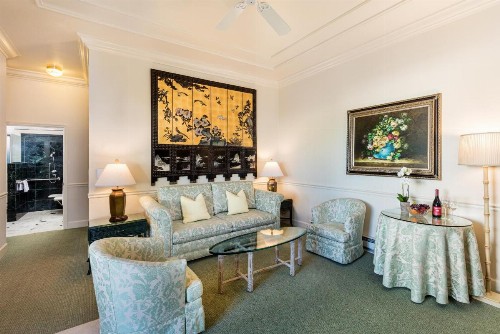 Tally Ho Inn - image 11