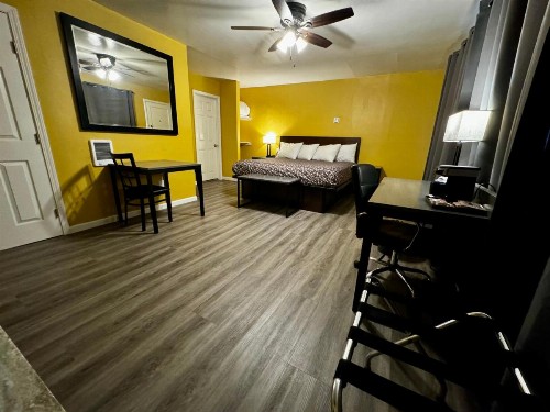 Carmel Wayfarer Inn - image 19