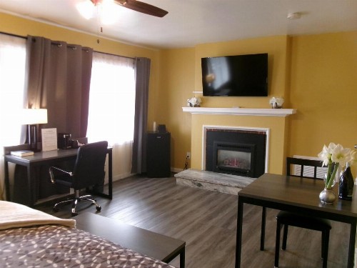 Carmel Wayfarer Inn - image 35