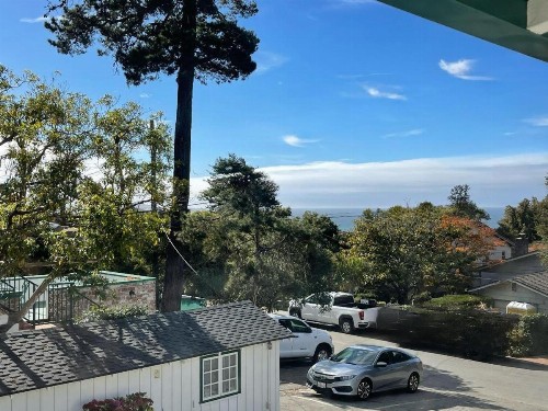 Carmel Green Lantern Inn - image 1