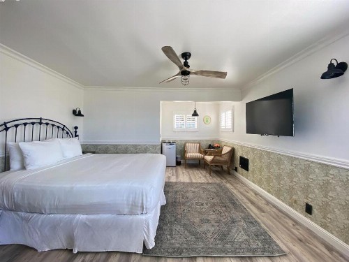 Carmel Green Lantern Inn - image 7