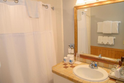 Carmel Fireplace Inn - image 32