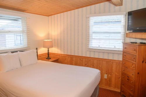 Carmel Fireplace Inn - image 33