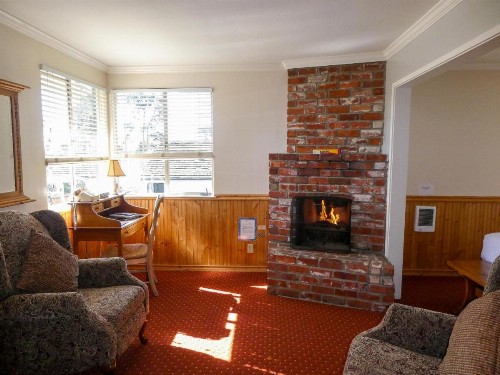 Carmel Fireplace Inn - image 4
