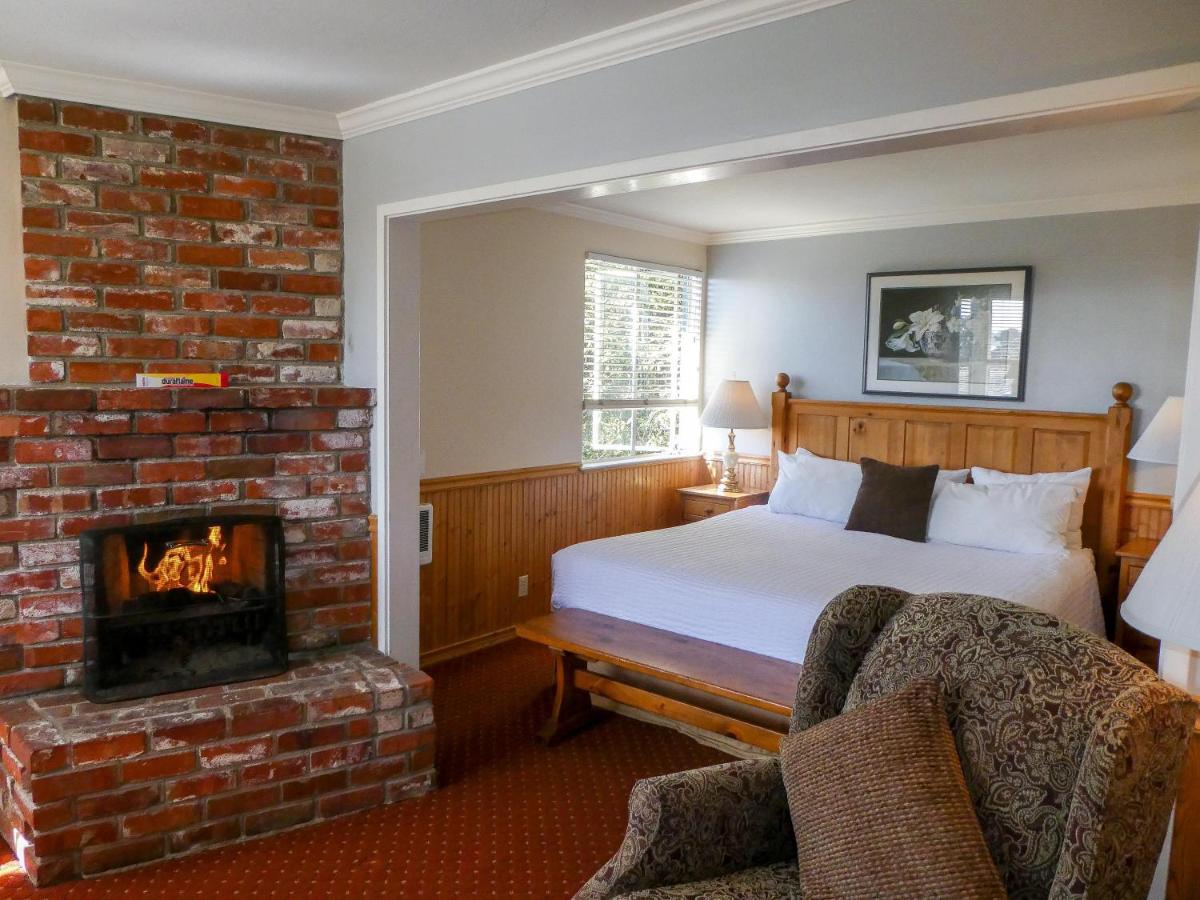 Carmel Fireplace Inn - image 6