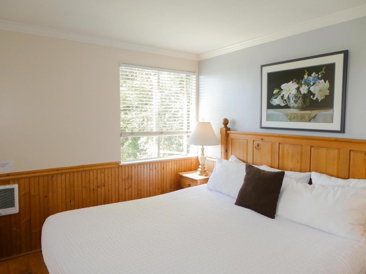 Carmel Fireplace Inn - image 7