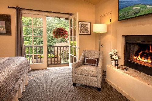 Carmel Country Inn - image 12