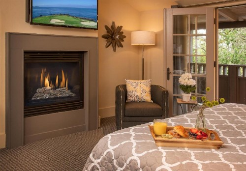 Carmel Country Inn - image 14