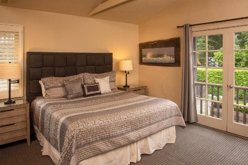 Carmel Country Inn - image 17