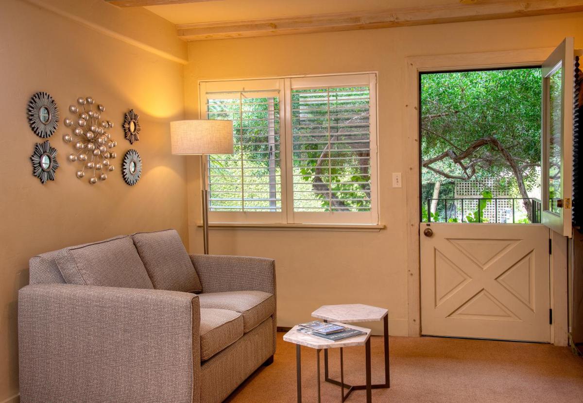 Carmel Country Inn - image 4