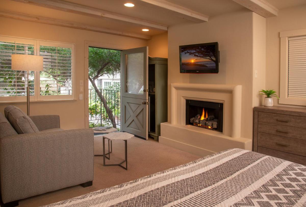 Carmel Country Inn - image 5