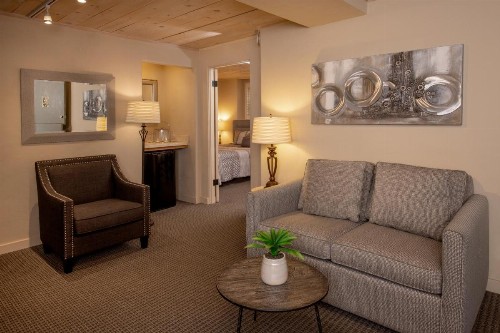 Carmel Country Inn - image 6