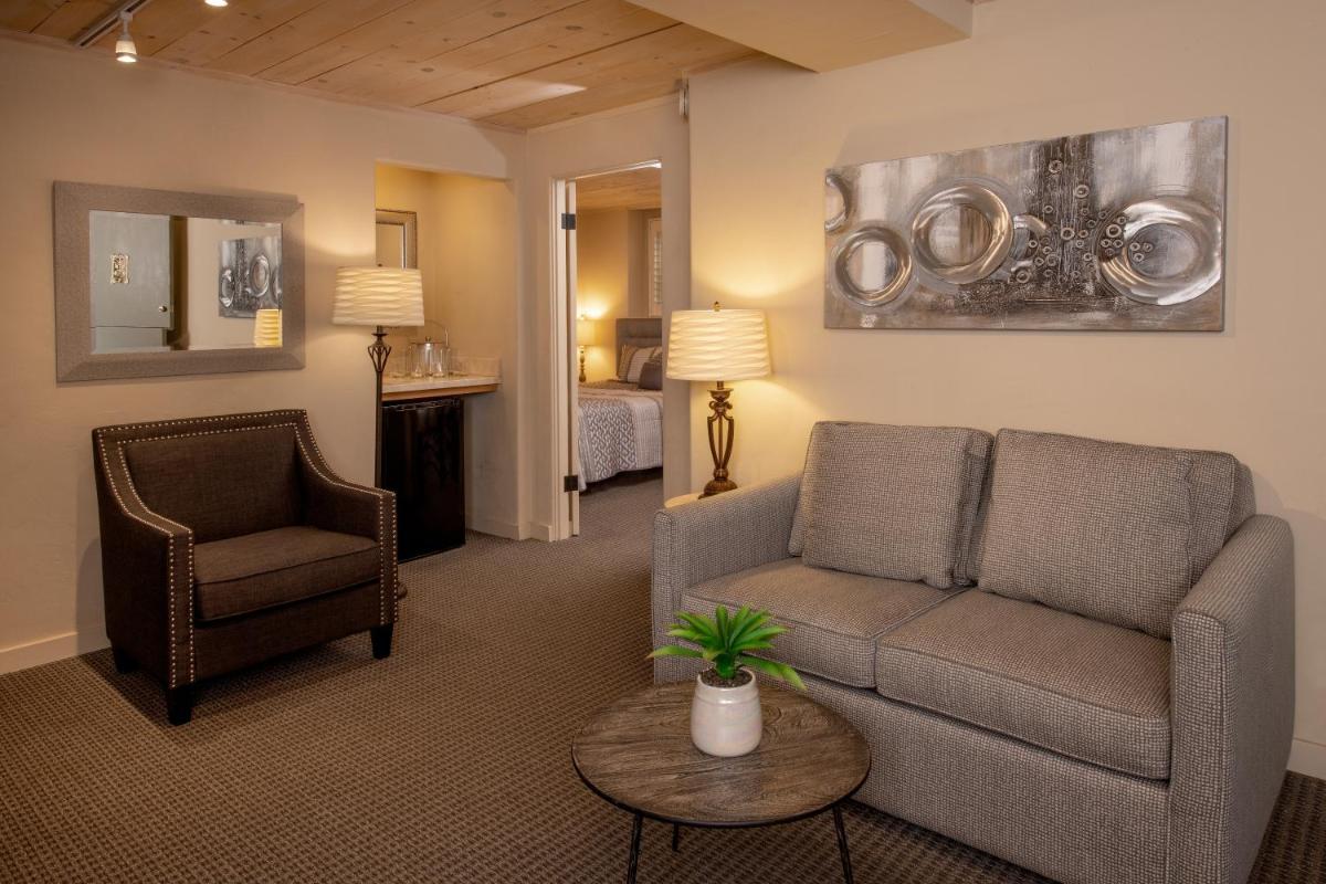 Carmel Country Inn - image 6
