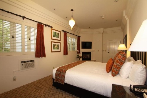 Cypress Inn - image 10