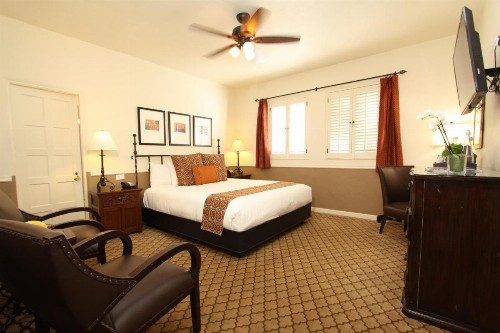 Cypress Inn - image 12