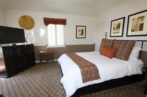 Cypress Inn - image 18