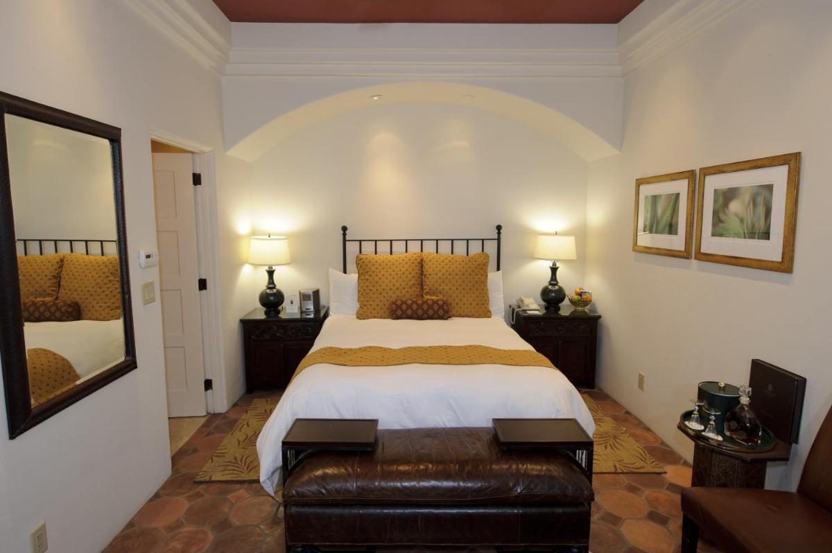 Cypress Inn - image 2