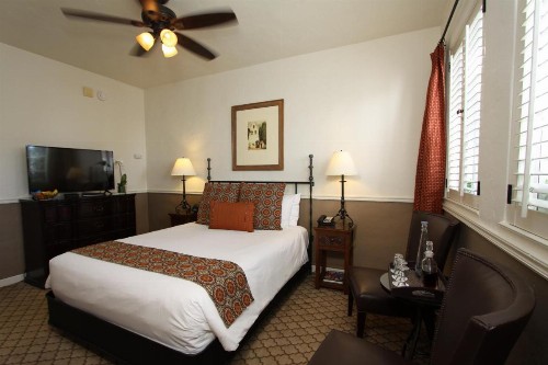 Cypress Inn - image 8