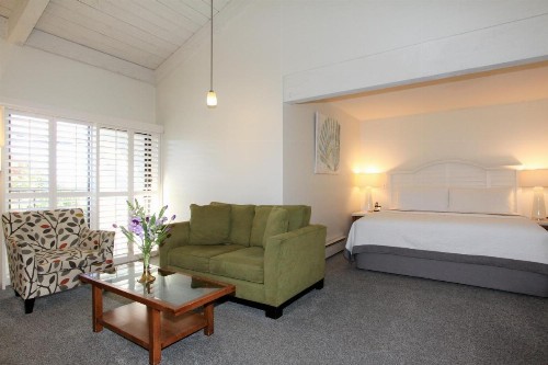 Lobos Lodge - image 22