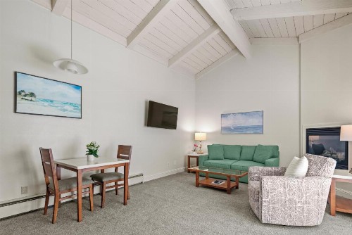 Lobos Lodge - image 47