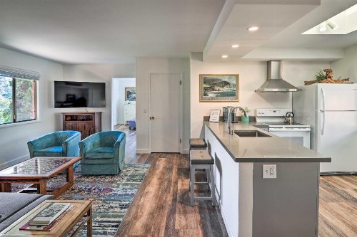 Charming Bungalow with Hill Views about 1 Mi Dtwn Carmel - image 10