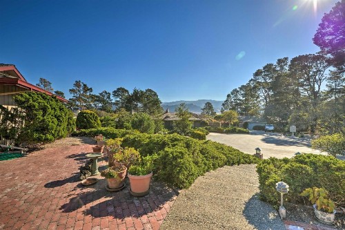 Charming Bungalow with Hill Views about 1 Mi Dtwn Carmel - image 11