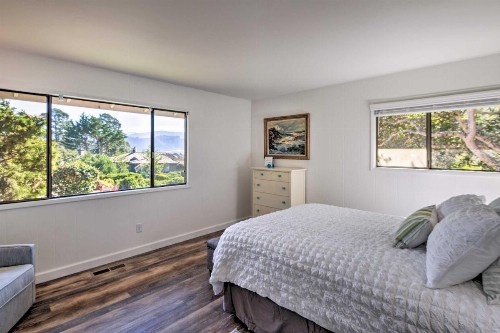 Charming Bungalow with Hill Views about 1 Mi Dtwn Carmel - image 12