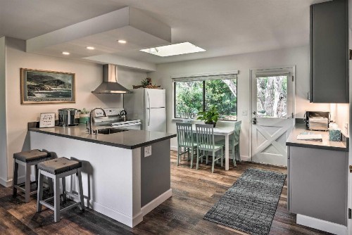 Charming Bungalow with Hill Views about 1 Mi Dtwn Carmel - image 7