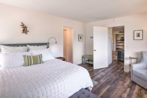 Charming Bungalow with Hill Views about 1 Mi Dtwn Carmel - image 8