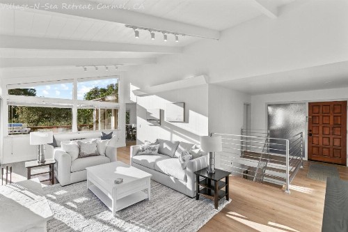 Newly remodeled 4 bed 3 bath close to town and beach