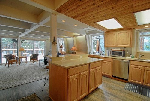 Agate Bay Chalet (Cabin) - image 9