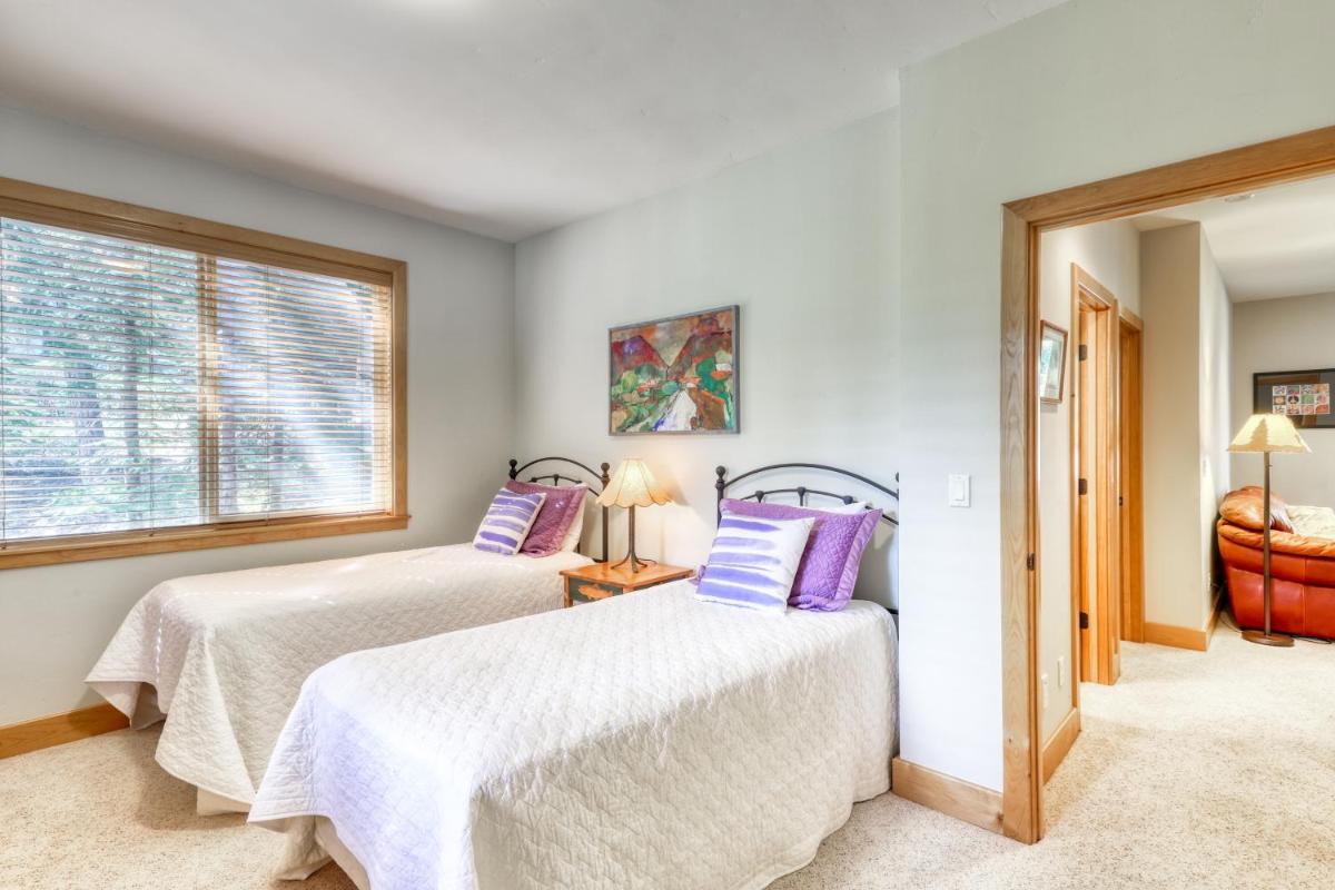 Agate Road Retreat - image 5